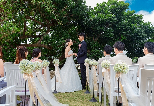 百名伽藍（GARAN WEDDING）。挙式会場。眼下に海を見渡す緑豊かなガーデンでの挙式も執り行えます